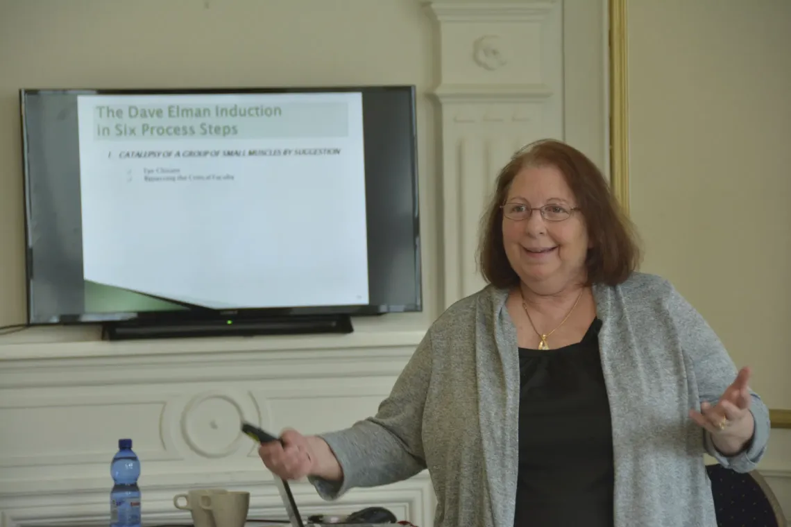 Cheryl Elman erklärt die Dave Elman Induktion